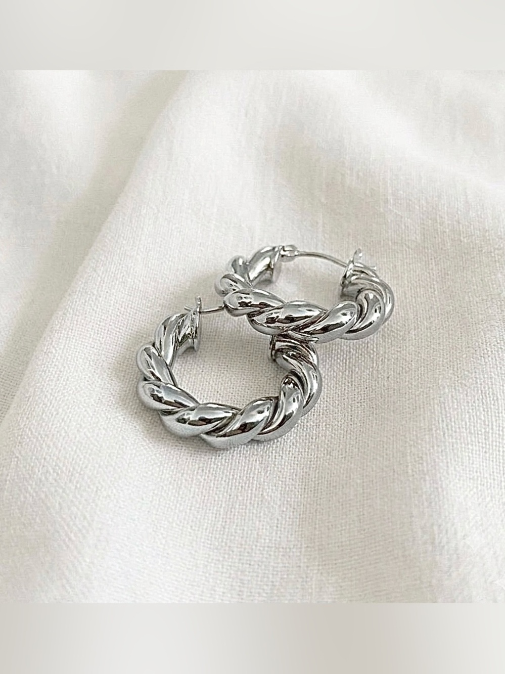 Silver plated women’s 25mm hoop earrings hypoallergenic - Picture 3 of 4